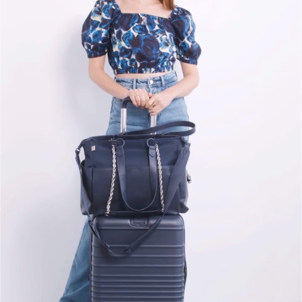 NWT BEIS The Diaper Bag 
in Navy - Picture 9 of 15